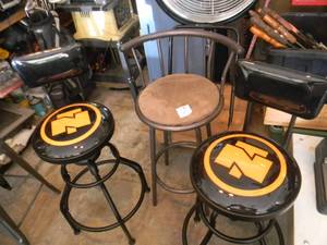 lot 44 image: 2 LIKE NEW - ADJUSTABLE NORTHERN TOOL SHOP STOOLS WITH 1 NICE STOOL - SEE PICTURES