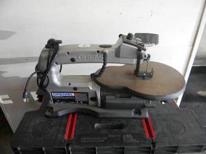 lot 47 image: LIGHTLY USED - DREMEL 16 VARIABLE SPEED SCROLL SAW - WORKS - SEE PICTURES