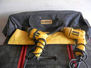 lot 81 image: DeWalt DRILLS & LARGE DeWalt BAG - DW251 VSR DRYWALL SCREWDRIVER - DW106 38 VSR DRILL - BOTH WORK - SEE PICTURES