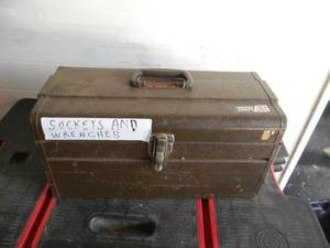 lot 89 image: METAL TOOLBOX FULL OF TOOLS - HUSKY, CHROME VANDIUM, PITTSBURGH & MORE - SEE PICTURES