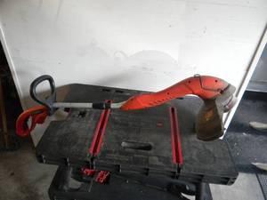 lot 97 image: 2 - BLACK & DECKER GRASS HOG ELECTRIC TRIMMERS - WORKS - SEE PICTURES