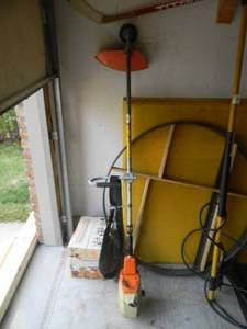 lot 104 image: STIHL SF 44 GAS TRIMMER - WORKS - SEE PICTURES
