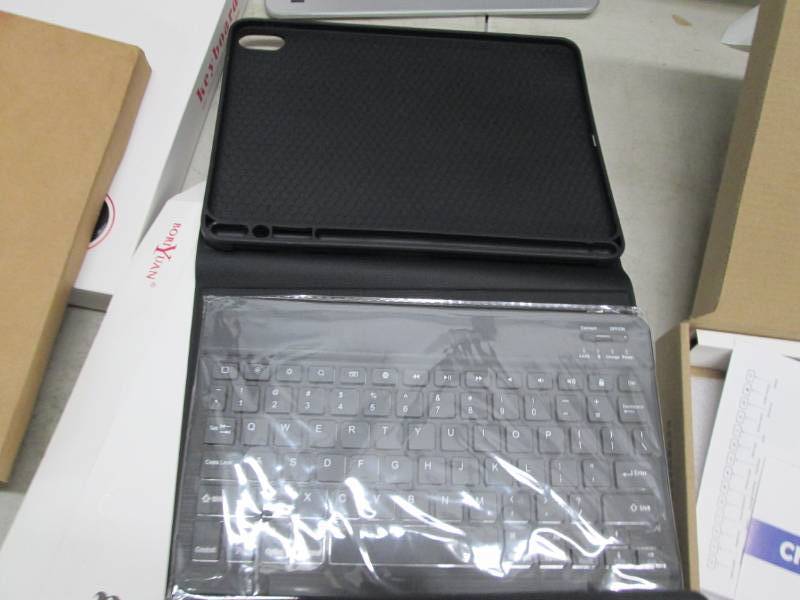 lot of cases with keyboards 13 wire...