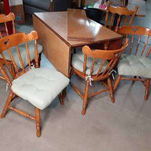 Vintage Dining Room Table & 4 Chair...