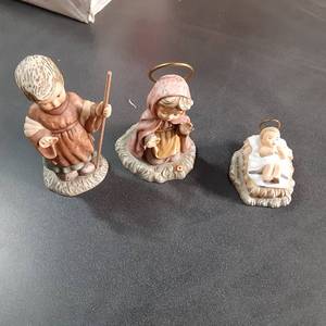 (3) 1996 Goebel Figurines See Phot...