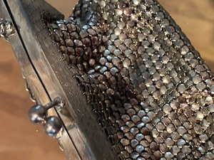 lot 141 image: Vintage Petite Metal Hand Bag