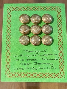 lot 138 image: Vintage Clothing Buttons Moonglow w Goldluster Trim West Germany