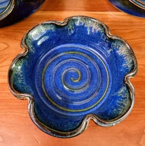 lot 23 image: Glen Woods Pottery Bowl Set