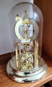 lot 27 image: Anniversary Clock