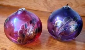 lot 33 image: Swirled Art Glass Oil Candles
