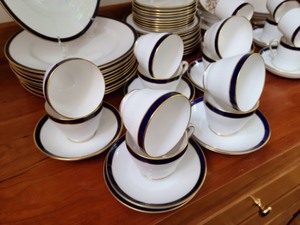 lot 43 image: Spode Blue Rimmed Dish Set