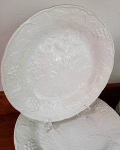 lot 45 image: Davenport Burleigh Staffordshire Grape Leaf Plates