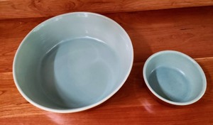 lot 56 image: Pair of Red Wing Pottery Brown and Green Bowls