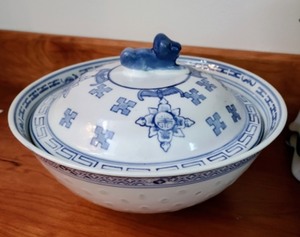 lot 59 image: Blue and White Chinese Dishes