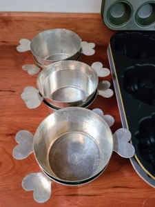 lot 63 image: Assorted Bakeware