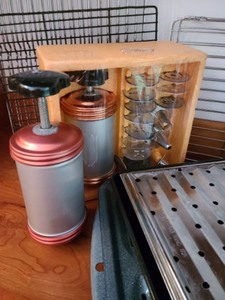 lot 70 image: More Bakeware
