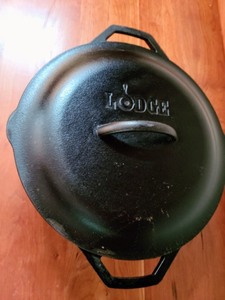 lot 74 image: Lodge Cast Iron Pot