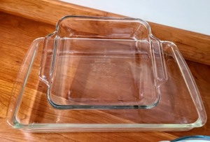 lot 81 image: Clear Glass Bakeware