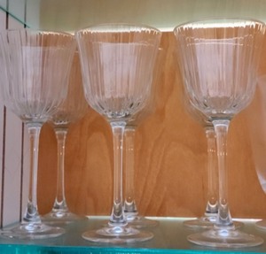 lot 83 image: Assorted Glassware
