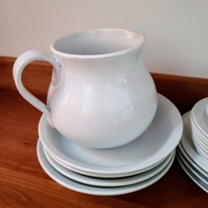 lot 86 image: White Dishes