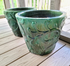 lot 98 image: Pair of Green Planters