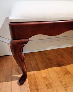 lot 115 image: Decorative Bench