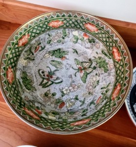 lot 158 image: Decorative Asian Dishes