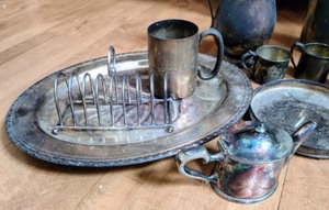 lot 189 image: Large Assortment of Vintage Silver Plated Servingware