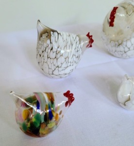 lot 193 image: Art Glass Rooster Figurines