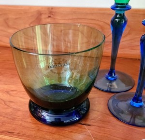 lot 199 image: Colorful Glassware