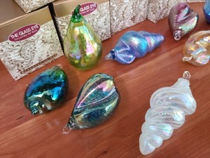 lot 275 image: The Glass Eye Art Glass Ornaments