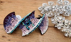 lot 289 image: Rhinestone Hair Clips