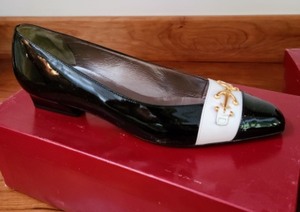 lot 295 image: New Bally HeelsFlats