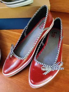 lot 296 image: Keds Flats