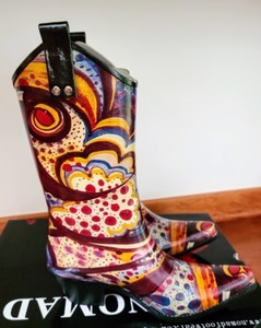 lot 302 image: New Nomad Rain Boots