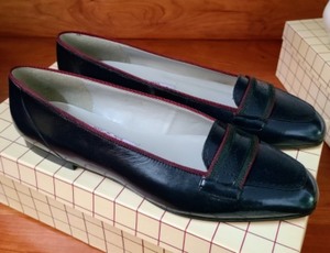 lot 303 image: New Vintage Cappagallo Flats