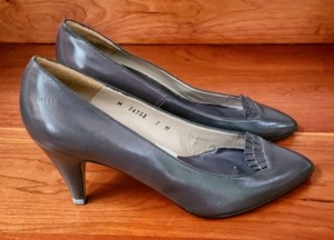 lot 312 image: New Vintage Heels