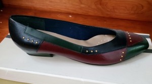 lot 314 image: New Vintage Flats