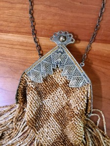 lot 321 image: Vintage Beaded Purse