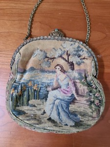 lot 322 image: Vintage Needlepoint Purse