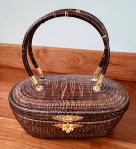 lot 327 image: Woven Handbag and Coin Purse