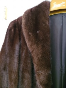 lot 334 image: Beautiful Womens Fur Coat
