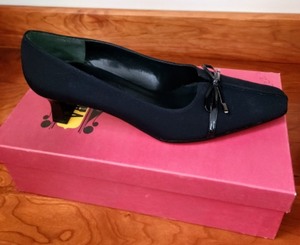 lot 412 image: New Vaneli Heels