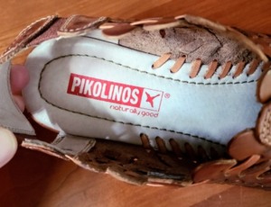 lot 413 image: Brown Leather Flats
