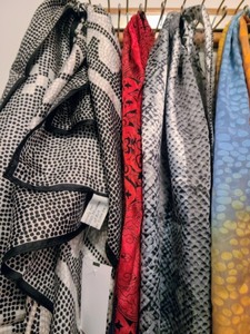lot 416 image: Beautiful Scarves