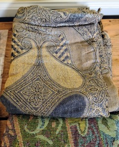 lot 421 image: Beautiful Scarves #5