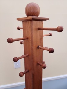 lot 423 image: Wooden Coat Rack
