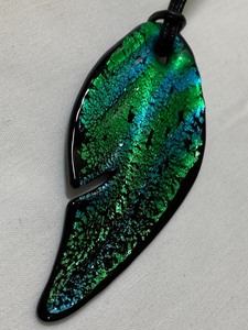 lot 437 image: Art Glass Necklace Pendant