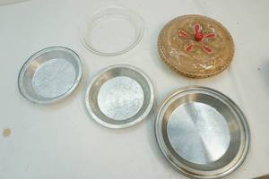 lot 111 image: Pie pans