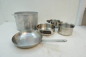 lot 112 image: Cookware